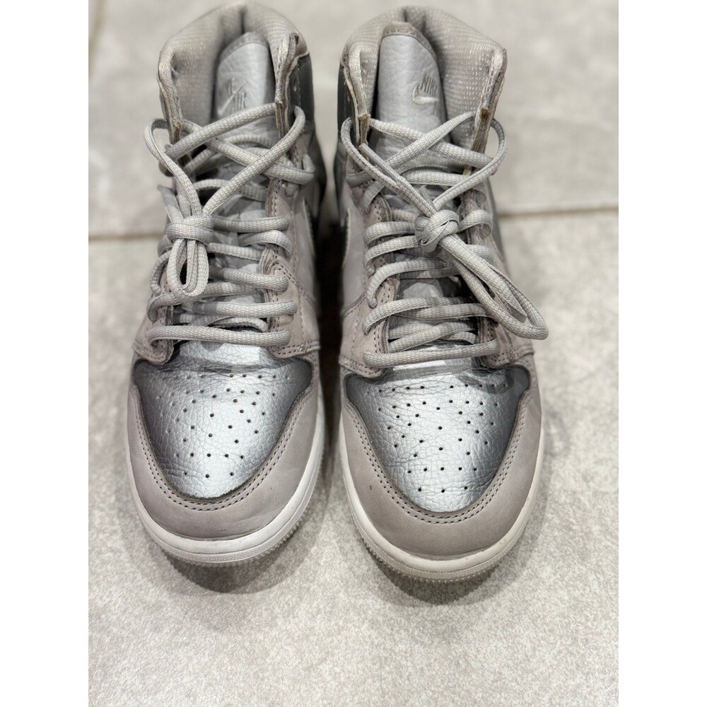 Nike Air Jordan 1 Mid Grade School 5.5 Silver